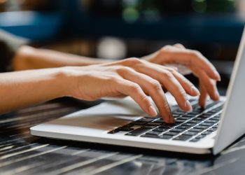 Mai multe site-uri din România și platformele Facebook, X și OpenAI au picat. Serviciile Cloudflare și Google, afectate